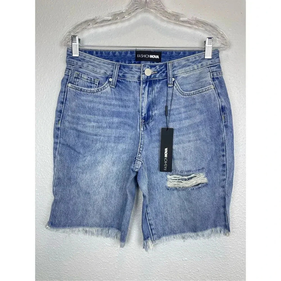 Fashion Nova Denim Bermudas Size 1 XS Distressed Non Stretch Raw Hem NWT - Picture 4 of 10